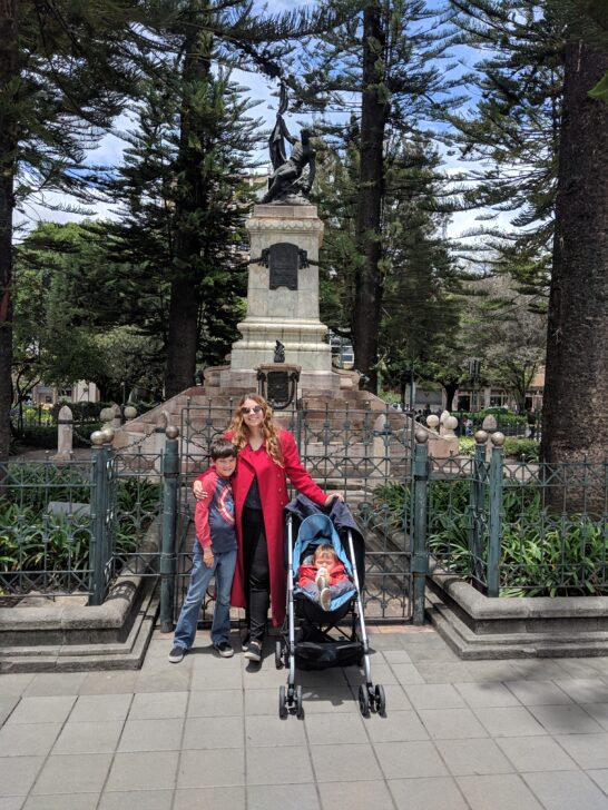 No te puedes ir de Cuenca sin tomarte una foto en el parque Abdon Calderon