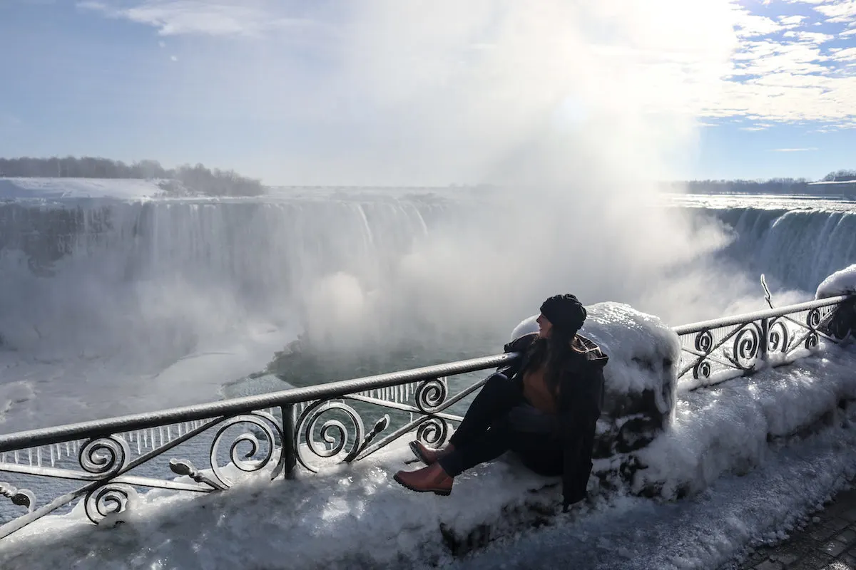 Las cataratas del niágara desde el lado canadiense congeladas