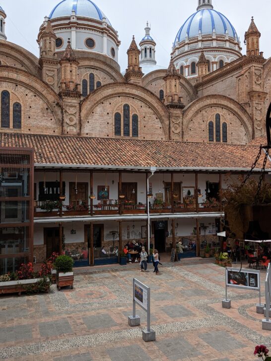 Vista de las cúpulas de la nueva catedral desde el Seminario de San Luís