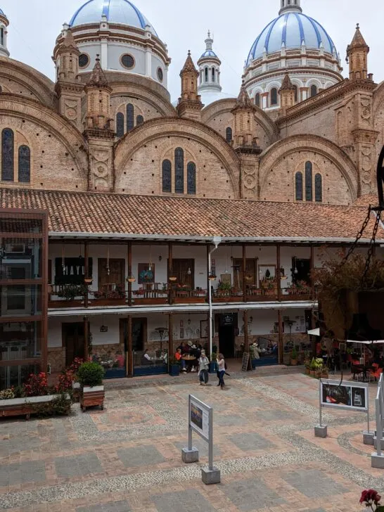 Vista de las cúpulas de la nueva catedral desde el Seminario de San Luís